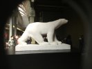 Sculpture d'un ours blanc